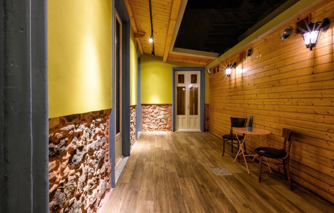 The Yard Hostel カターニア エクステリア 写真