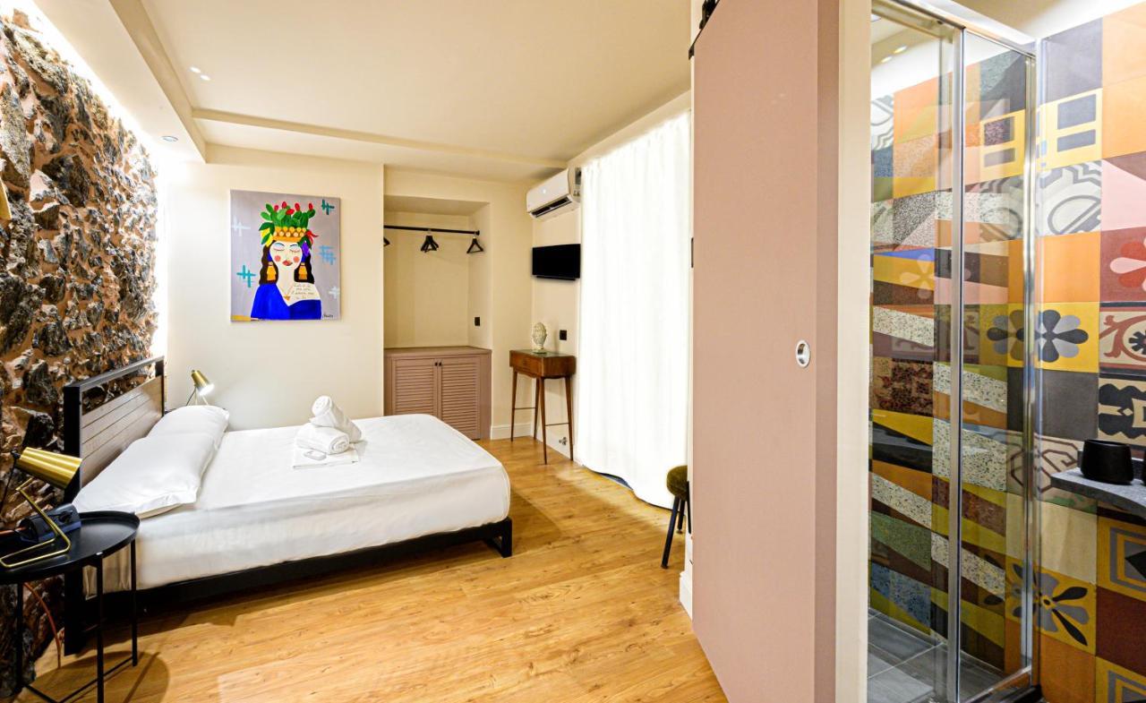 The Yard Hostel カターニア エクステリア 写真
